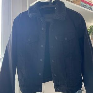 Black Levi’s jacket - small